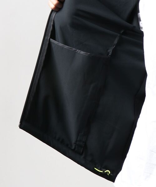 Reebok(リーボック)の「DMX DWR ウィンドブレーカー / DMX DWR Windbreaker(ナイロンジャケット・メンズ・ブラック×ブラック・SMALL/MEDIUM/LARGE/X-LARGE/XX-LARGE/XXX-LARGE)」の6枚目の写真