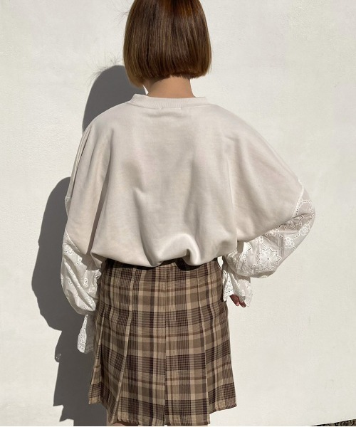 apres jour(アプレジュール)の「袖レースリメイク風スウェット【ZOZOTOWN限定アイテム】(スウェット・レディース・ラベンダー/アイボリー/ブラック/ダークブルー・X-LARGE/フリー)」の15枚目の写真