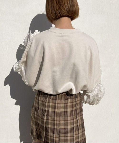 apres jour(アプレジュール)の「袖レースリメイク風スウェット【ZOZOTOWN限定アイテム】(スウェット・レディース・ラベンダー/アイボリー/ブラック/ダークブルー・X-LARGE/フリー)」の16枚目の写真