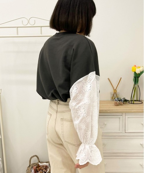 apres jour(アプレジュール)の「袖レースリメイク風スウェット【ZOZOTOWN限定アイテム】(スウェット・レディース・ラベンダー/アイボリー/ブラック/ダークブルー・X-LARGE/フリー)」の12枚目の写真