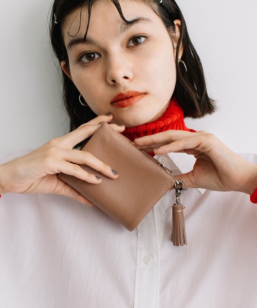 Beau're(ヴュレ)の「BEAURE ヴュレ カウレザー 二つ折り 財布(財布・レディース・スモークピンク/ホワイト/ゴールド/シルバー/ブルー系その他/サックスブルー/ブラック/グリーン/ライトイエロー/ベージュ/レンガ/ラベンダー/ダークグリーン/キャメル/カーキブラウン/オリーブ/オレンジ・FREE/SMALL)」の13枚目の写真