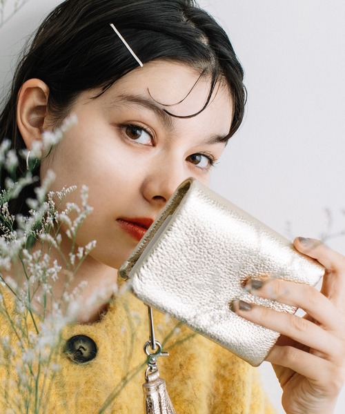 Beau're(ヴュレ)の「BEAURE ヴュレ カウレザー 二つ折り 財布(財布・レディース・スモークピンク/ホワイト/ゴールド/シルバー/ブルー系その他/サックスブルー/ブラック/グリーン/ライトイエロー/ベージュ/レンガ/ラベンダー/ダークグリーン/キャメル/カーキブラウン/オリーブ/オレンジ・FREE/SMALL)」の17枚目の写真