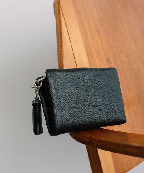 Beau're(ヴュレ)の「BEAURE ヴュレ カウレザー 二つ折り 財布(財布・レディース・スモークピンク/ホワイト/ゴールド/シルバー/ブルー系その他/サックスブルー/ブラック/グリーン/ライトイエロー/ベージュ/レンガ/ラベンダー/ダークグリーン/キャメル/カーキブラウン/オリーブ/オレンジ・FREE/SMALL)」の2枚目の写真