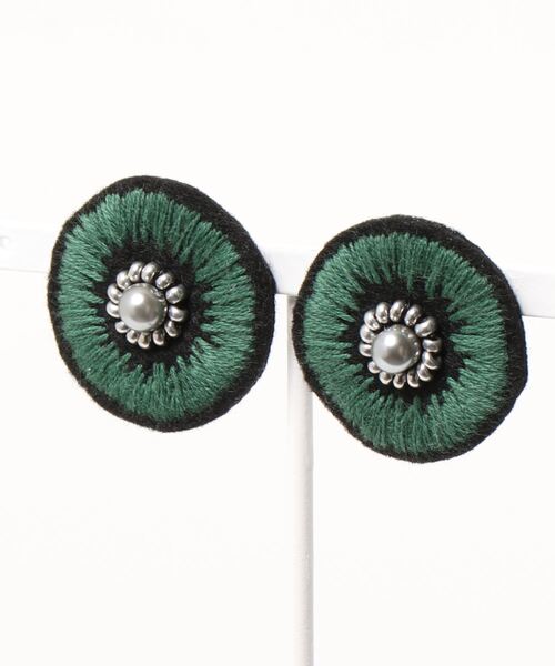 tone(トーン)の「【antant】マルっぽいビーズ刺繍(MA)(ピアス(両耳用)・レディース・ホワイト/ブラック/グリーン/ブラウン系その他・FREE)」の4枚目の写真