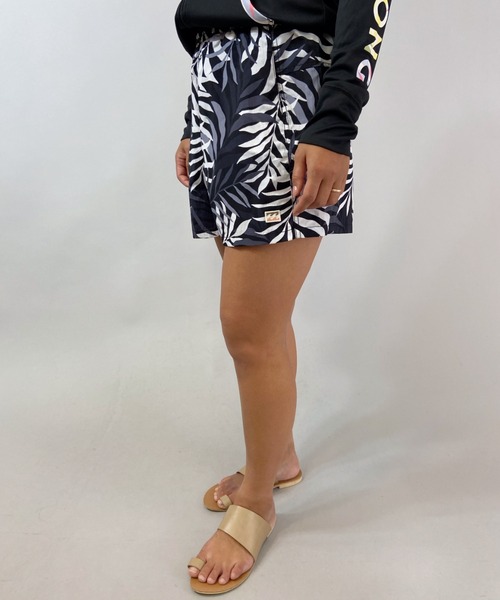 BILLABONG（ビラボン）の「BILLABONG/ビラボン  水陸両用ボタニカル柄ショートパンツ   BB013-504（水着・レディース・ブラック系その他/マルチ/ブルー系その他/サックスブルー系・M/L）」の2枚目の写真