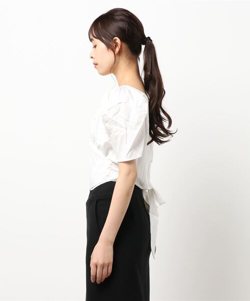 Lea sienna(リーシェンナ)の「バルーンスリーブのフロントクロストップス(Tシャツ/カットソー・レディース・ホワイト/ベージュ・S/M/L)」の16枚目の写真