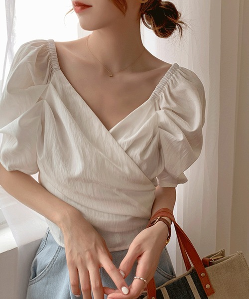 Lea sienna(リーシェンナ)の「バルーンスリーブのフロントクロストップス(Tシャツ/カットソー・レディース・ホワイト/ベージュ・S/M/L)」の6枚目の写真