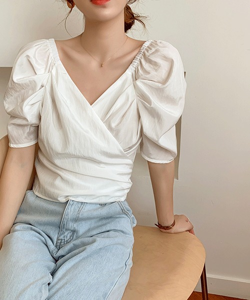Lea sienna(リーシェンナ)の「バルーンスリーブのフロントクロストップス(Tシャツ/カットソー・レディース・ホワイト/ベージュ・S/M/L)」の7枚目の写真