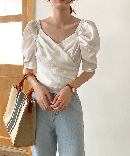Lea sienna(リーシェンナ)の「バルーンスリーブのフロントクロストップス(Tシャツ/カットソー・レディース・ホワイト/ベージュ・S/M/L)」の8枚目の写真
