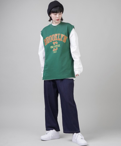 SPINNS（スピンズ）の「【ゆるシルエット】カレッジロゴ ノースリーブスウェットベスト（ベスト・レディース・スミクロ/ネイビー/ダークグリーン・ONESIZE）」の9枚目の写真