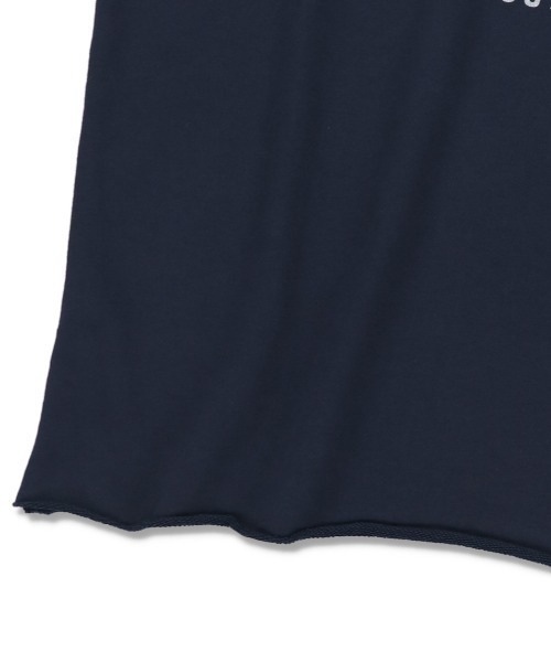 SPINNS（スピンズ）の「【ゆるシルエット】カレッジロゴ ノースリーブスウェットベスト（ベスト・レディース・スミクロ/ネイビー/ダークグリーン・ONESIZE）」の19枚目の写真