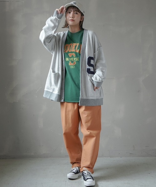 SPINNS（スピンズ）の「【ゆるシルエット】カレッジロゴ ノースリーブスウェットベスト（ベスト・レディース・スミクロ/ネイビー/ダークグリーン・ONESIZE）」の21枚目の写真