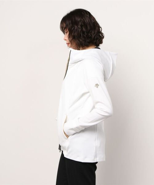 DESCENTE(デサント)の「デサント S.F.TECHフルジップパーカー(その他アウター・レディース・ホワイト/ブラック・XL/M/L)」の4枚目の写真