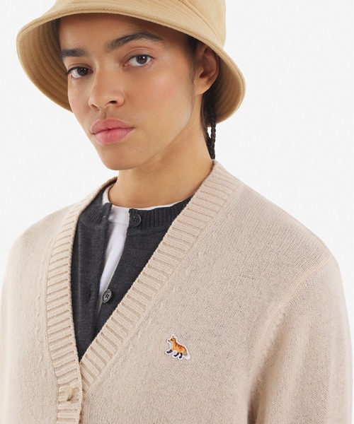 Maison Kitsune（メゾンキツネ）の「BABY FOX PATCH BOXY CARDIGAN（カーディガン/ボレロ・レディース・ネイビー/ダークグレー/ブラック/ベージュ・S/M/L/XS）」の16枚目の写真