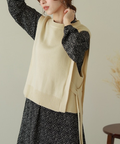 SUGAR BISKET(シュガービスケット)の「サイドリボンニットベスト(ベスト・レディース・ベージュ/ブラック/ブラウン/アイボリー・フリー)」の5枚目の写真