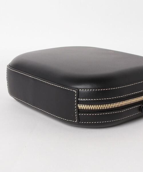 A.P.C.(アーペーセー)の「アーペーセー アンブル ショルダーバッグ A.P.C. AMBRE CROSS BODY BAG(ショルダーバッグ・レディース・ブラック・FREE)」の6枚目の写真