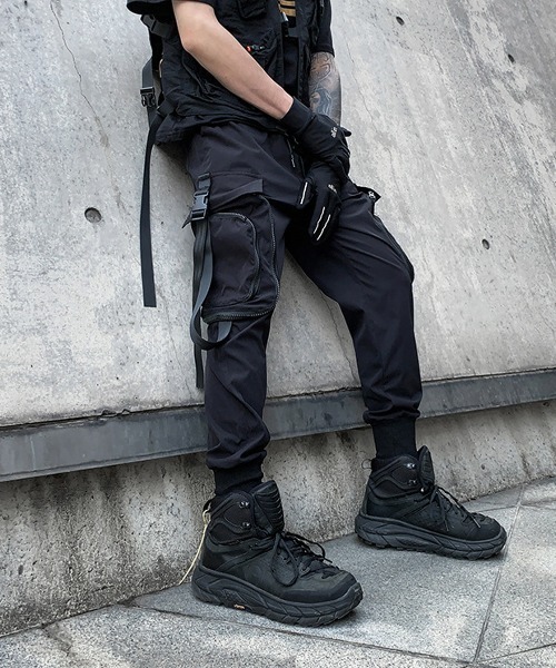 NEW GENTLEMAN（ニュージェントルマン）の「ベルトポケット カーゴパンツ（カーゴパンツ・メンズ・ブラック・M/L）」の4枚目の写真