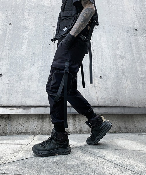 NEW GENTLEMAN（ニュージェントルマン）の「ベルトポケット カーゴパンツ（カーゴパンツ・メンズ・ブラック・M/L）」の14枚目の写真