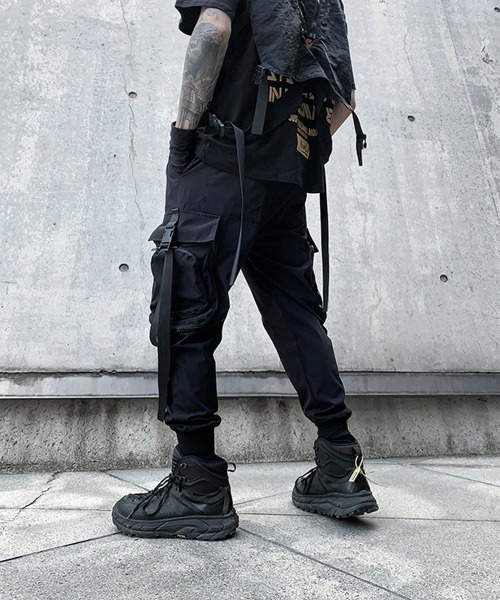 NEW GENTLEMAN（ニュージェントルマン）の「ベルトポケット カーゴパンツ（カーゴパンツ・メンズ・ブラック・M/L）」の12枚目の写真