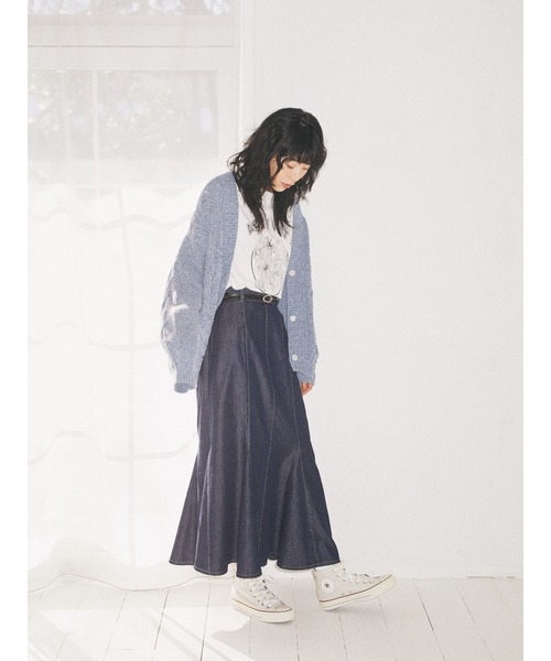 earth music&ecology(アースミュージックアンドエコロジー)の「デニム見えローゲージニットカーディガン*(カーディガン/ボレロ・レディース・オフホワイト/ダークブルー・FREE)」の22枚目の写真