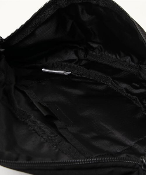 BEN DAVIS（ベンデイビス）の「《BEN DAVIS》WAIST BAG COLLEGE（ショルダーバッグ・メンズ・ブラック×ホワイト/ブラック×レッド/ブラック×グリーン/ブラック×ブルー/ブラック×パープル・FREE）」の7枚目の写真