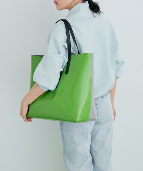 ADAM ET ROPE'（アダムエロペ）の「【A4対応・晴雨兼用】PVCカラートートバッグ（トートバッグ・レディース・ダークブラウン/ピンク/グリーン・FREE）」の20枚目の写真