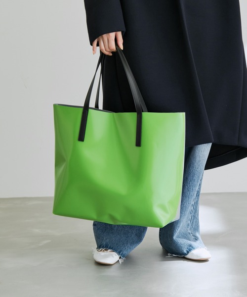 ADAM ET ROPE'（アダムエロペ）の「【A4対応・晴雨兼用】PVCカラートートバッグ（トートバッグ・レディース・ダークブラウン/ピンク/グリーン・FREE）」の21枚目の写真