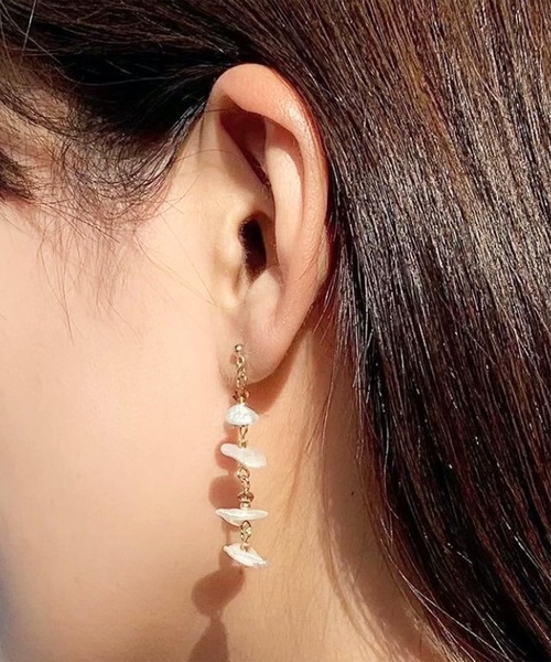 Zoule（ゾーラ）の「Zouleゾーラ ：natural pearl station ピアス　淡水パール ステーションピアス（ピアス（両耳用）・レディース・ホワイト/ベージュ・FREE）」の9枚目の写真