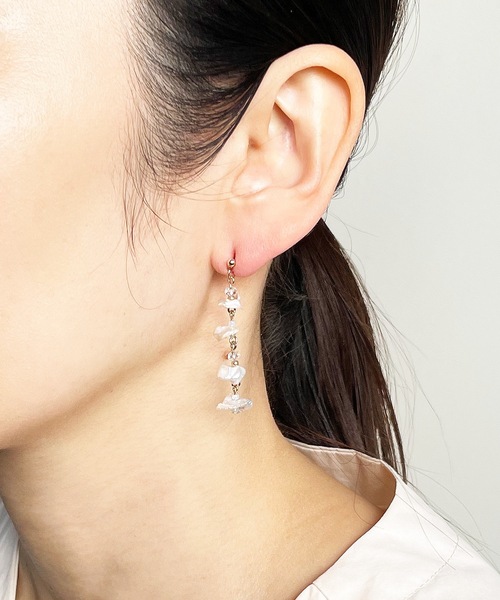 Zoule（ゾーラ）の「Zouleゾーラ ：natural pearl station ピアス　淡水パール ステーションピアス（ピアス（両耳用）・レディース・ホワイト/ベージュ・FREE）」の5枚目の写真