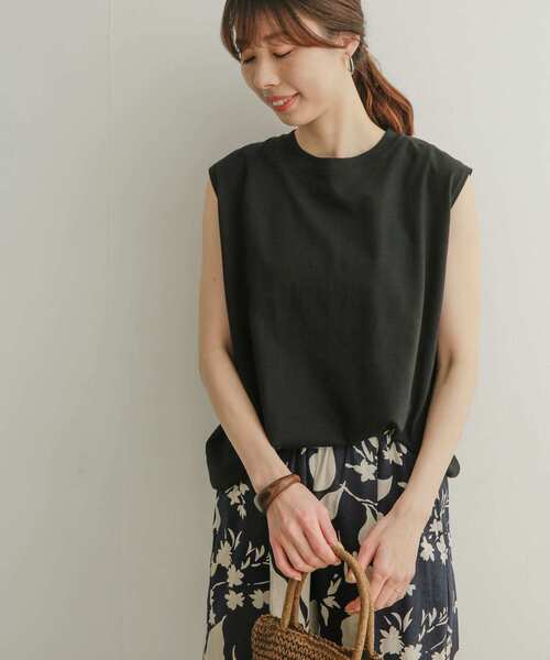 URBAN RESEARCH DOORS(アーバンリサーチドアーズ)の「USAコットンノースリーブカットソー(Tシャツ/カットソー・レディース・パープル/オリーブ/ブラック・MEDIUM)」の5枚目の写真