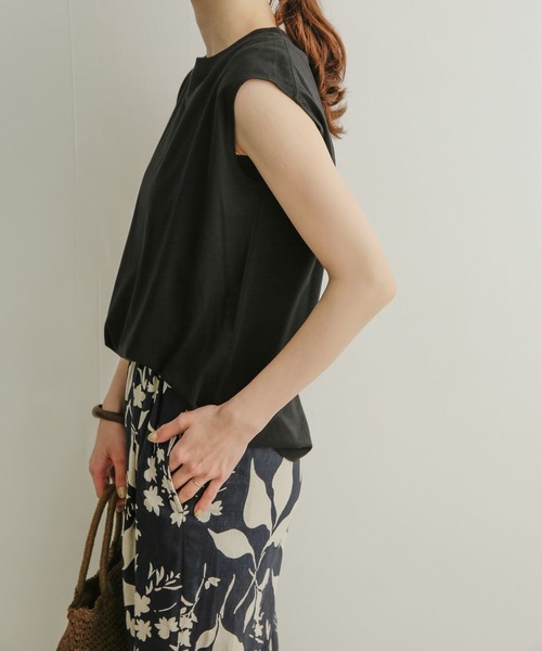 URBAN RESEARCH DOORS(アーバンリサーチドアーズ)の「USAコットンノースリーブカットソー(Tシャツ/カットソー・レディース・パープル/オリーブ/ブラック・MEDIUM)」の6枚目の写真