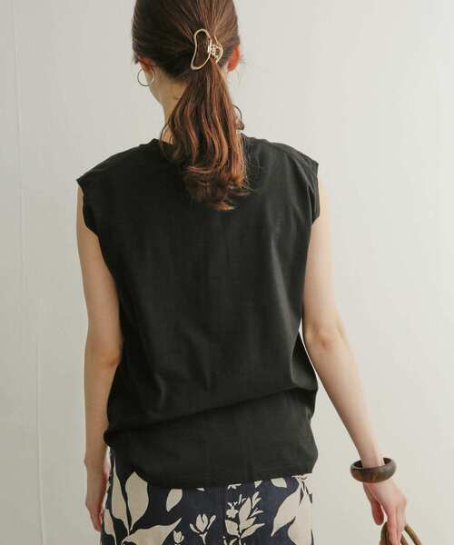 URBAN RESEARCH DOORS(アーバンリサーチドアーズ)の「USAコットンノースリーブカットソー(Tシャツ/カットソー・レディース・パープル/オリーブ/ブラック・MEDIUM)」の7枚目の写真