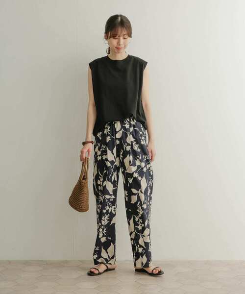 URBAN RESEARCH DOORS(アーバンリサーチドアーズ)の「USAコットンノースリーブカットソー(Tシャツ/カットソー・レディース・パープル/オリーブ/ブラック・MEDIUM)」の11枚目の写真