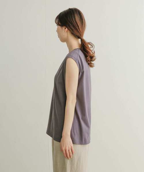 URBAN RESEARCH DOORS(アーバンリサーチドアーズ)の「USAコットンノースリーブカットソー(Tシャツ/カットソー・レディース・パープル/オリーブ/ブラック・MEDIUM)」の14枚目の写真