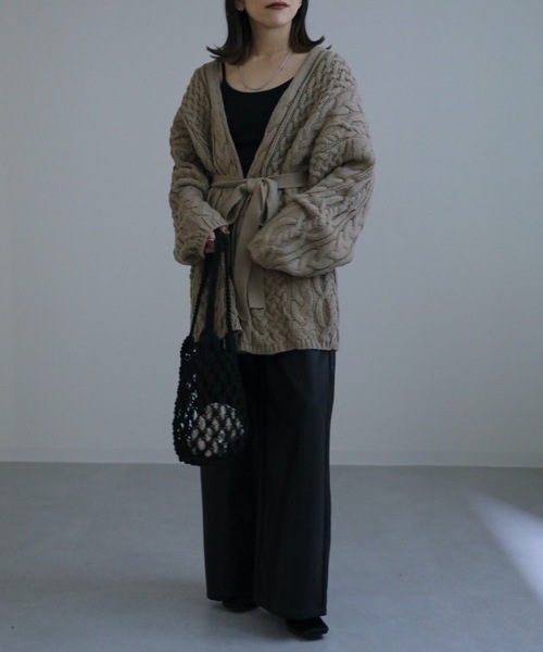 ap retro（アプレトロ）の「AW ケーブルガウンカーディガン　ベルト付（カーディガン/ボレロ・レディース・ブラック/アイボリー/グレイッシュベージュ・FREE）」の20枚目の写真