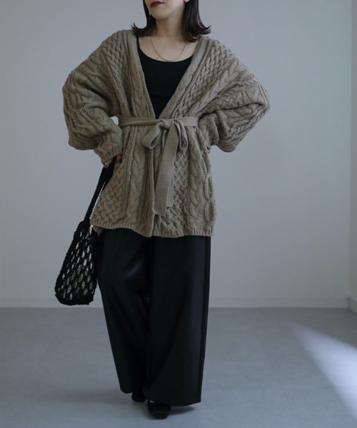 ap retro（アプレトロ）の「AW ケーブルガウンカーディガン　ベルト付（カーディガン/ボレロ・レディース・ブラック/アイボリー/グレイッシュベージュ・FREE）」の21枚目の写真