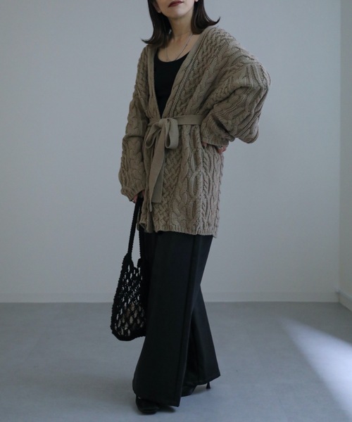 ap retro（アプレトロ）の「AW ケーブルガウンカーディガン　ベルト付（カーディガン/ボレロ・レディース・ブラック/アイボリー/グレイッシュベージュ・FREE）」の22枚目の写真