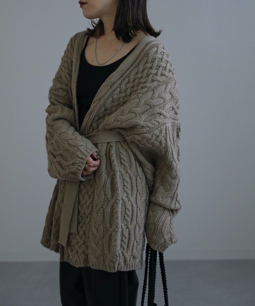 ap retro（アプレトロ）の「AW ケーブルガウンカーディガン　ベルト付（カーディガン/ボレロ・レディース・ブラック/アイボリー/グレイッシュベージュ・FREE）」の6枚目の写真