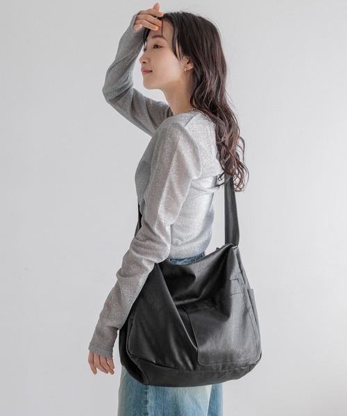 LOWRYS FARM(ローリーズファーム)の「柔らかボディBAG 122771(ボディバッグ/ウエストポーチ・レディース・ブラック/アイボリー・FREE)」の3枚目の写真