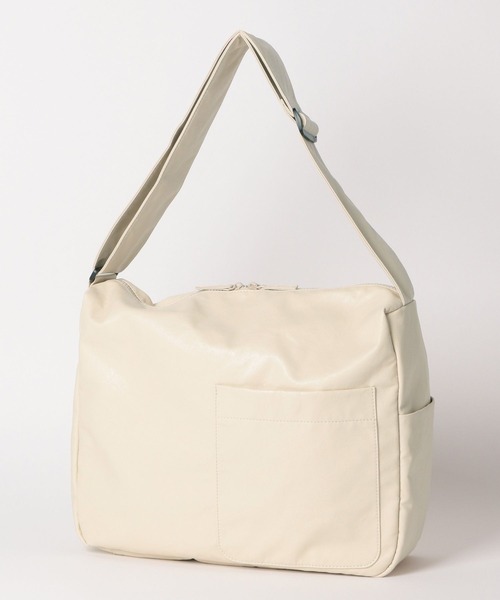 LOWRYS FARM(ローリーズファーム)の「柔らかボディBAG 122771(ボディバッグ/ウエストポーチ・レディース・ブラック/アイボリー・FREE)」の5枚目の写真