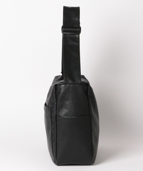 LOWRYS FARM(ローリーズファーム)の「柔らかボディBAG 122771(ボディバッグ/ウエストポーチ・レディース・ブラック/アイボリー・FREE)」の8枚目の写真