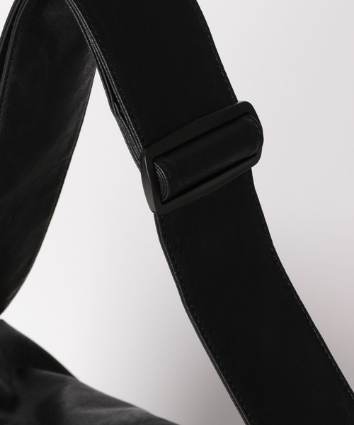 LOWRYS FARM(ローリーズファーム)の「柔らかボディBAG 122771(ボディバッグ/ウエストポーチ・レディース・ブラック/アイボリー・FREE)」の11枚目の写真