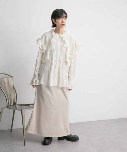 KBF(ケイビーエフ)の「フリルディティールブラウス(シャツ/ブラウス・レディース・ブラック/ベージュ/オフホワイト・ONE)」の8枚目の写真