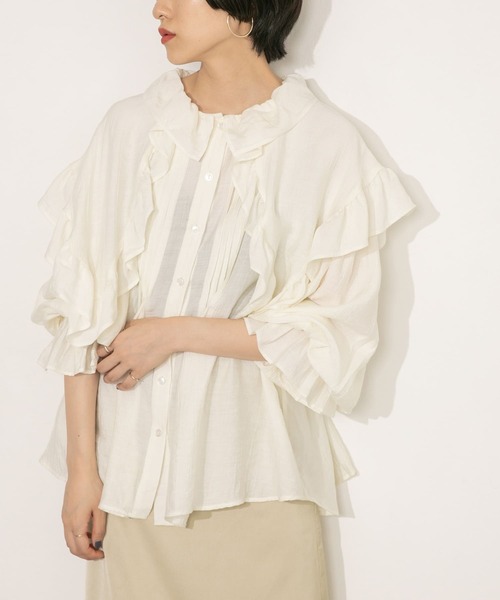 KBF(ケイビーエフ)の「フリルディティールブラウス(シャツ/ブラウス・レディース・ブラック/ベージュ/オフホワイト・ONE)」の17枚目の写真