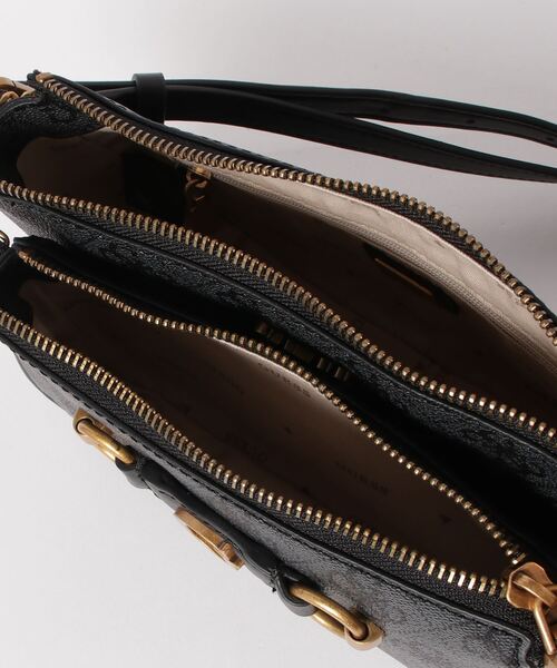 Guess（ゲス）の「IZZY Double Pouch Crossbody（ショルダーバッグ・レディース・イエロー/ブルー/ダークグレー・ONE SIZE）」の9枚目の写真