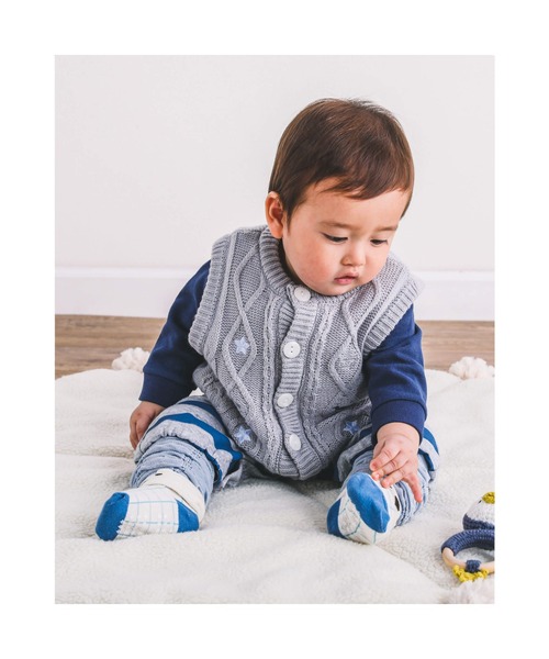 SLAP SLIP BABY（スラップスリップベビー）の「SLAPSLIPBABY/ケーブル編み星木馬刺繍裏ボアニットベストベビー(70~80cm)（ベスト・キッズ・グレー/オフホワイト・ONESIZE）」の3枚目の写真
