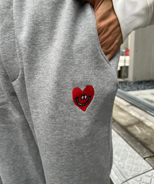 CIAOPANIC(チャオパニック)の「ステファンハート刺繍裏毛スウェットパンツ(スウェットパンツ・メンズ・ブラック/グレー・MEDIUM/LARGE)」の5枚目の写真