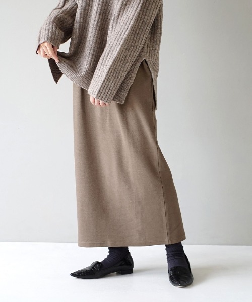 zootie（ズーティー）の「ふっくらカットソー ペンシルスカート（スカート・レディース・スモークピンク/ライム/ベージュ/ライトグレー/ブラック/グリーン/アイボリー/ホワイト/グレイッシュブルー/モカ/ラベンダー/オレンジ/ネイビー/ワインレッド/イエロー系その他/ブラウン系その他・M/L）」の7枚目の写真