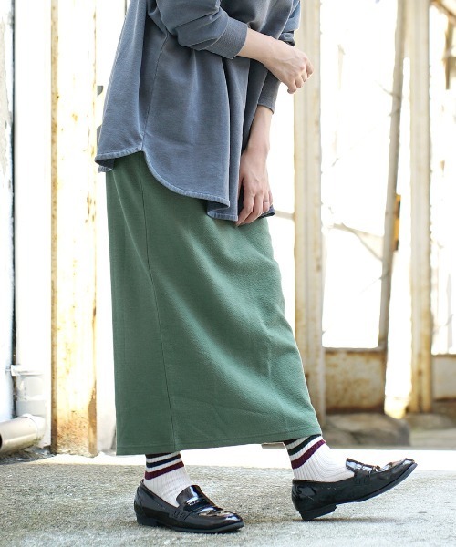 zootie（ズーティー）の「ふっくらカットソー ペンシルスカート（スカート・レディース・スモークピンク/ライム/ベージュ/ライトグレー/ブラック/グリーン/アイボリー/ホワイト/グレイッシュブルー/モカ/ラベンダー/オレンジ/ネイビー/ワインレッド/イエロー系その他/ブラウン系その他・M/L）」の10枚目の写真