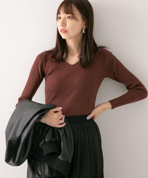 ITEMS URBANRESEARCH(アイテムズ アーバンリサーチ)の「モチモチVネックニット(ニット/セーター・レディース・ブラック/ブラウン/ピンク/アイボリー・FREE)」の1枚目の写真